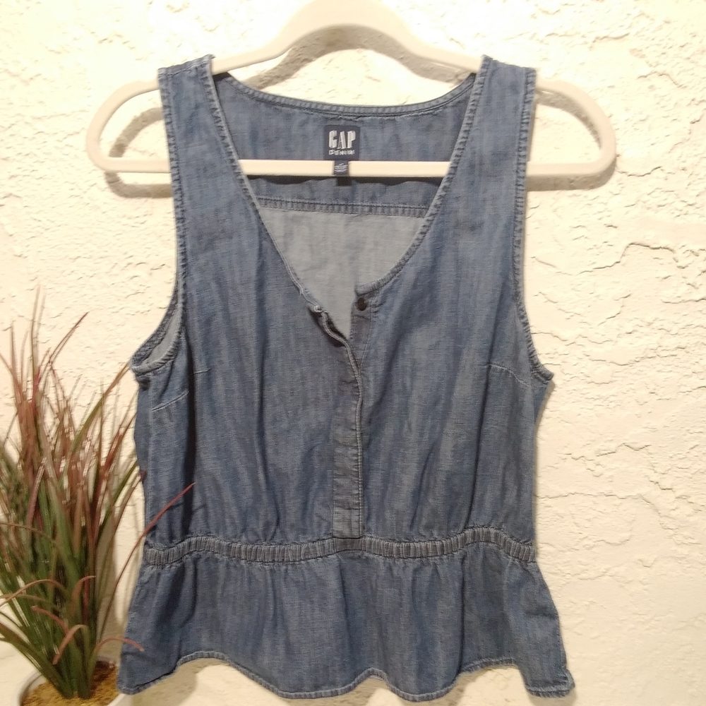 Gap | Med. Button Down Sleeveless Denim top